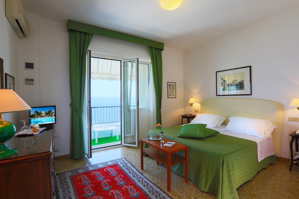 Hotel Mion Charme & Relax Silvi Marina Exterior photo