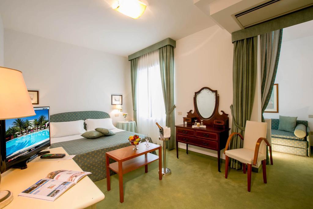 Hotel Mion Charme & Relax Silvi Marina Exterior photo
